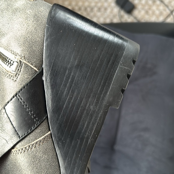 Genuine SOREL Wedge Boots in 7.5 - Picture 7 of 9